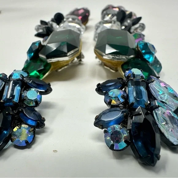 Set of 5 Vintage Jeweled Costume clip on earrings - Picture 4 of 9